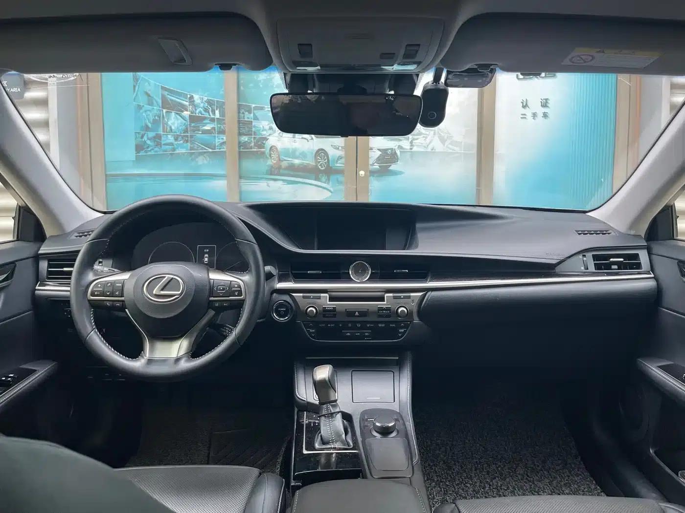 Lexus ES 2015 300h Comfort Edition — миниатюра 23