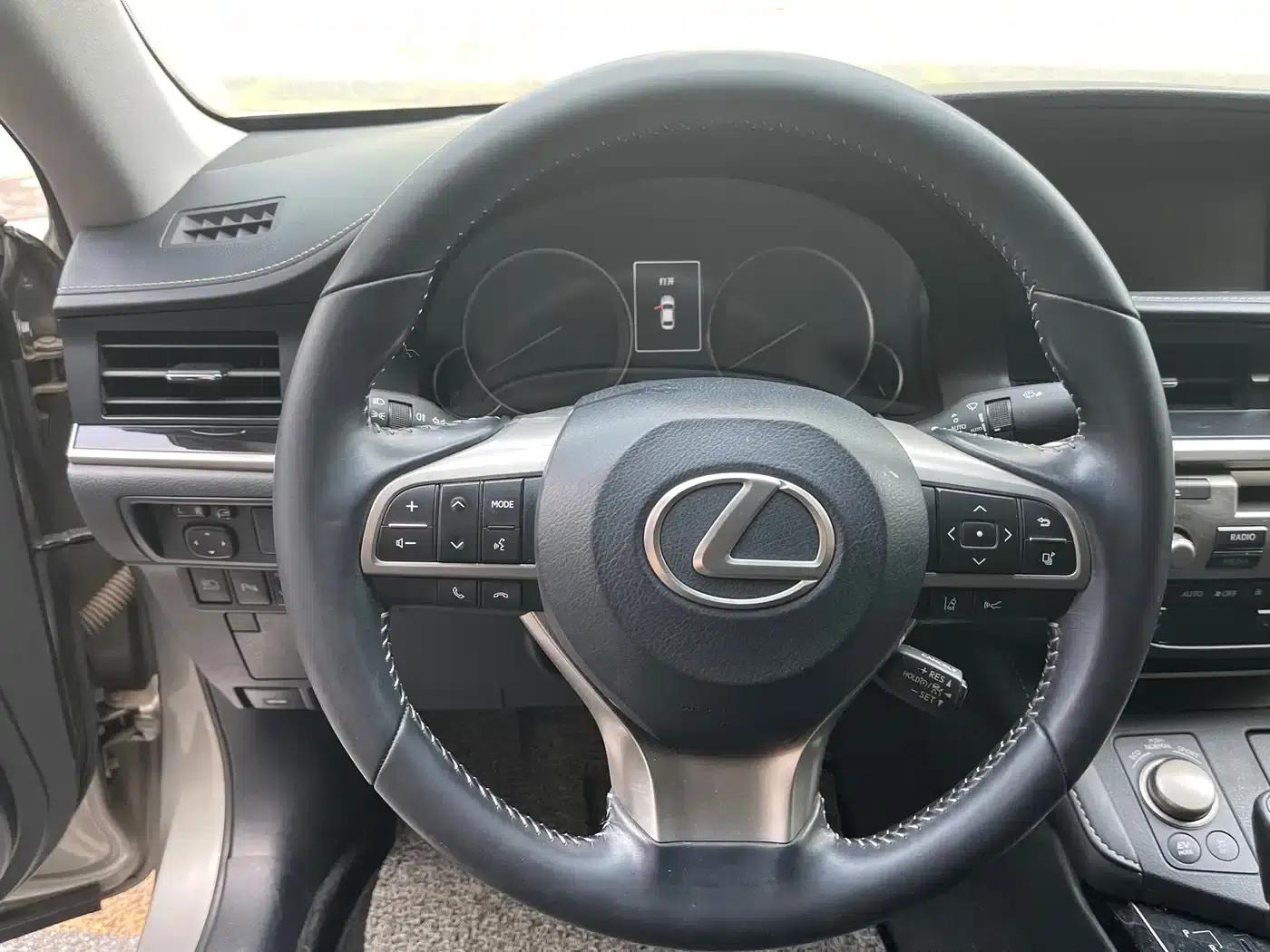 Lexus ES 2015 300h Comfort Edition — миниатюра 4