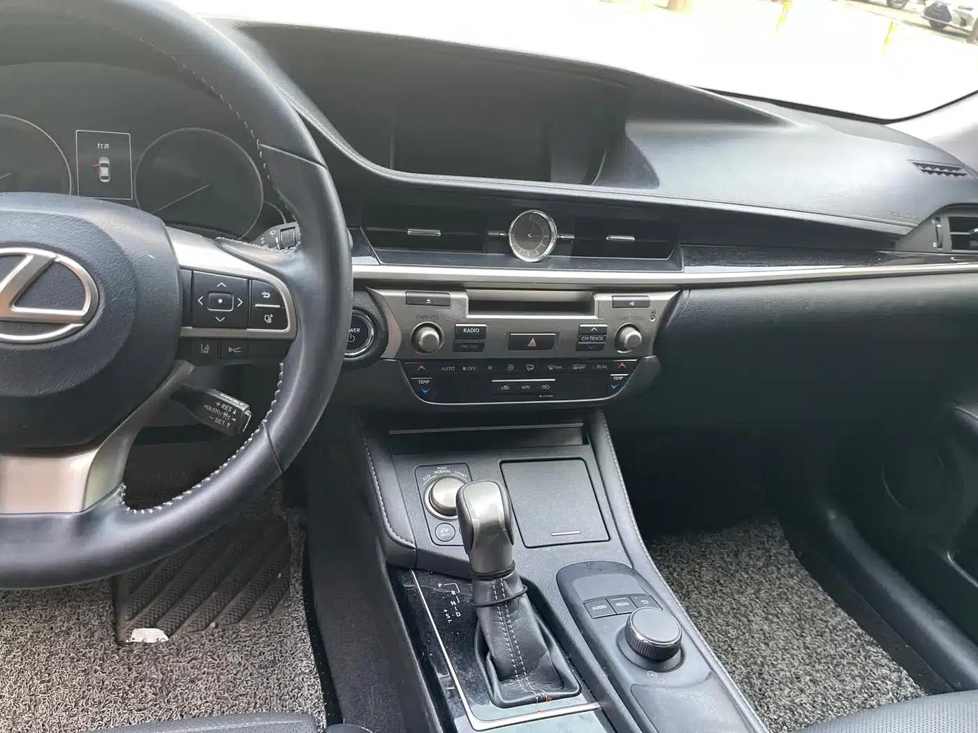 Lexus ES 2015 300h Comfort Edition — миниатюра 6