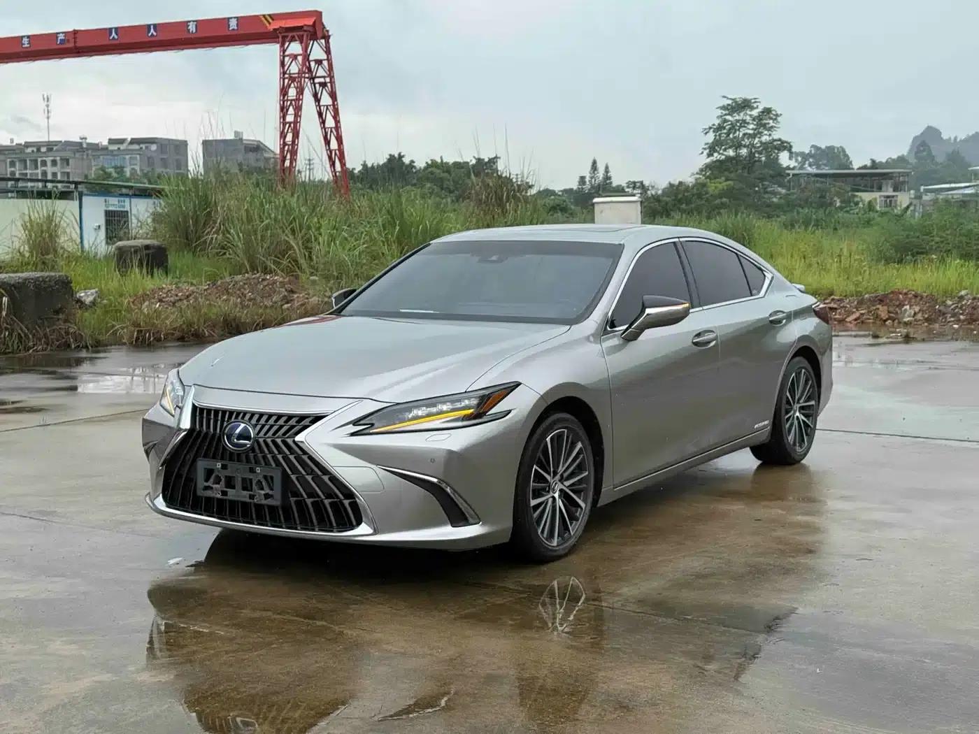 Lexus ES 2021 300h Premium Edition — миниатюра 1