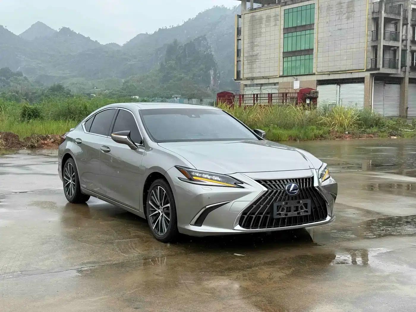 Lexus ES 2021 300h Premium Edition — миниатюра 3