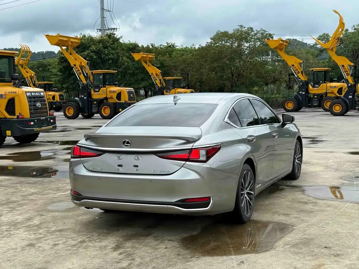 Lexus ES 2021 300h Premium Edition — миниатюра 9