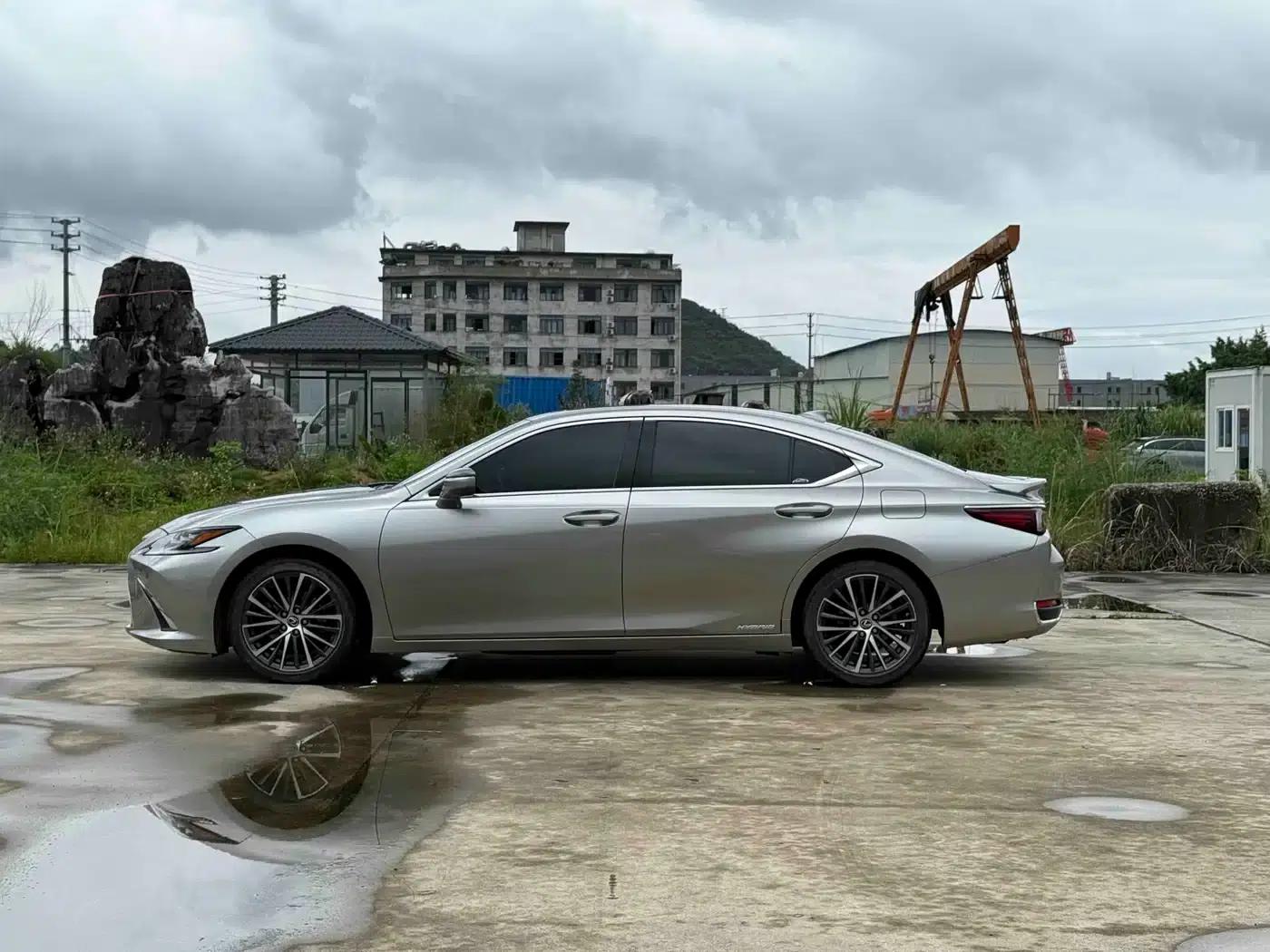 Lexus ES 2021 300h Premium Edition — миниатюра 10