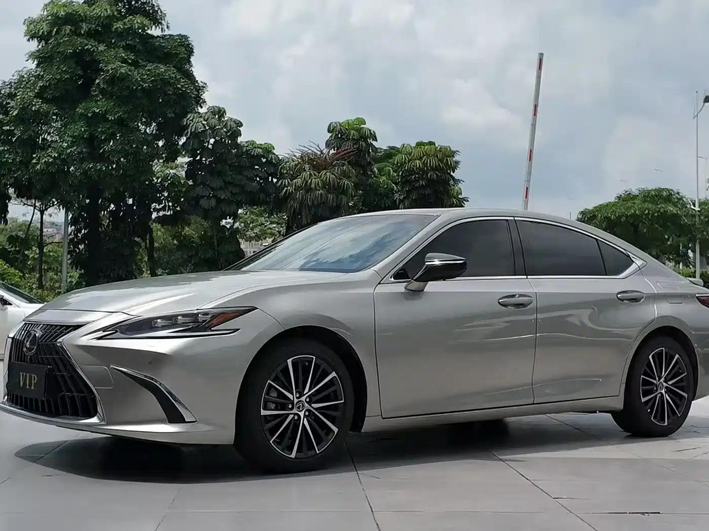 Lexus ES 2022 300h Premium Edition — миниатюра 1