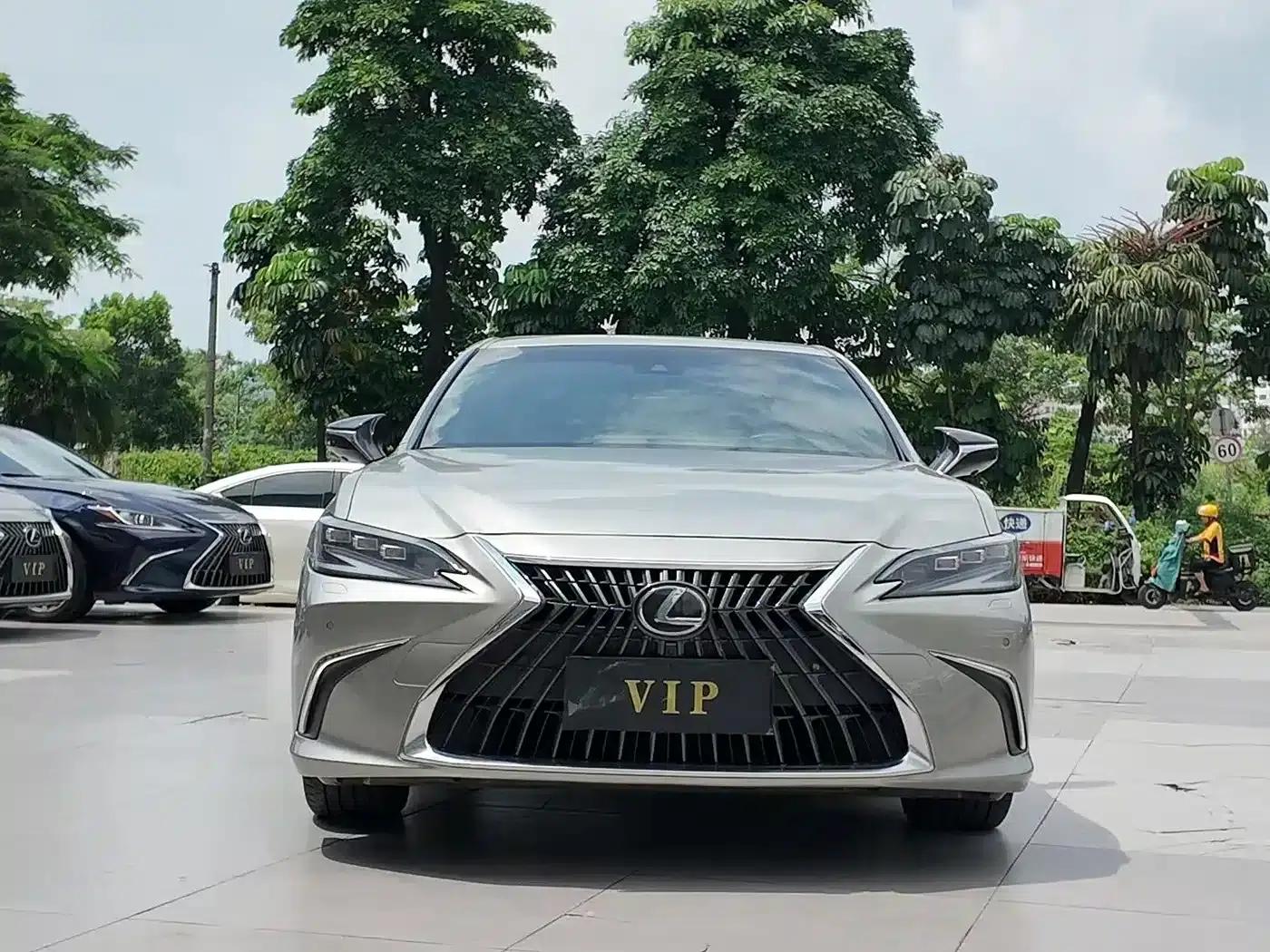 Lexus ES 2022 300h Premium Edition — миниатюра 2