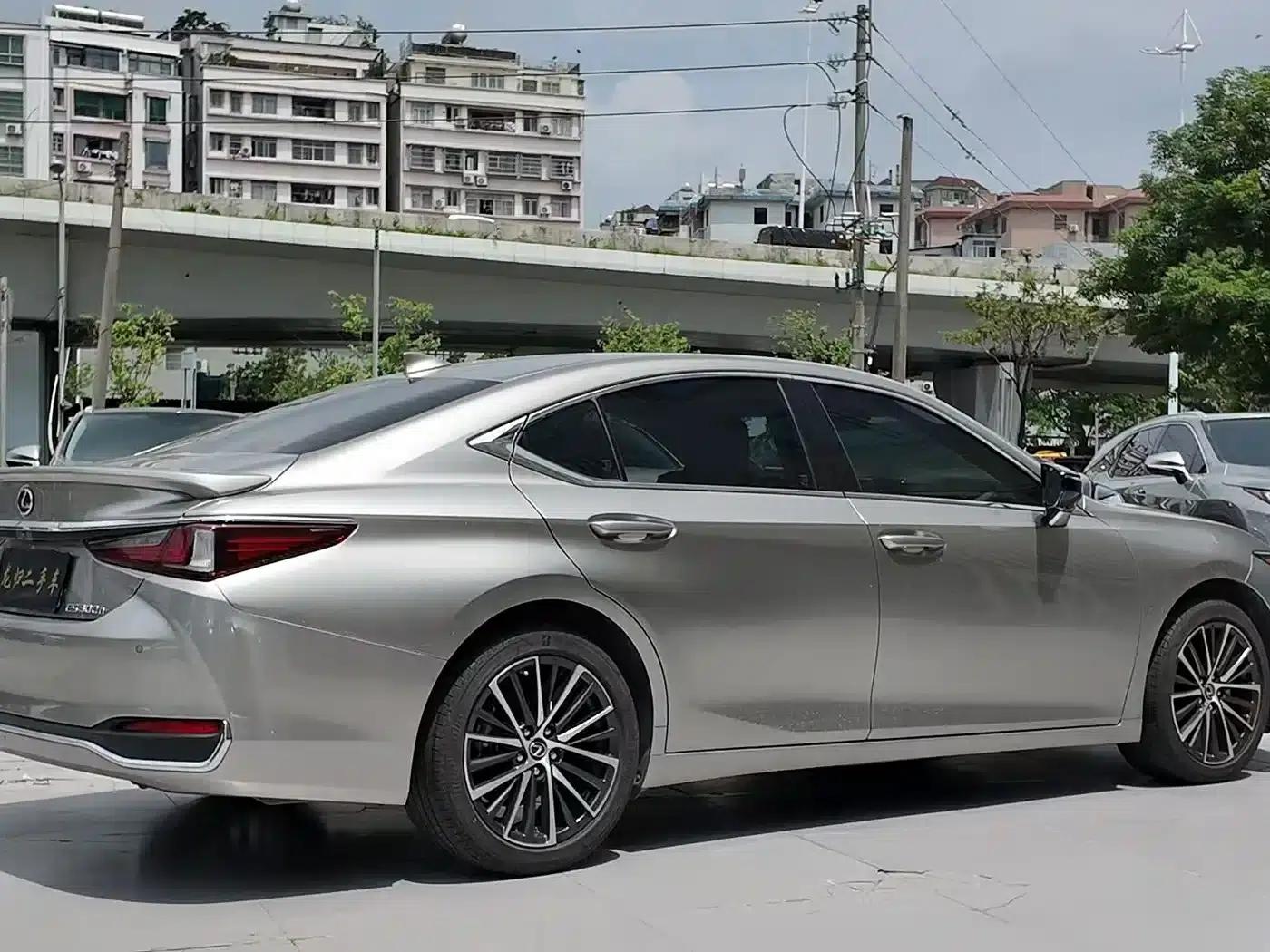 Lexus ES 2022 300h Premium Edition — миниатюра 11