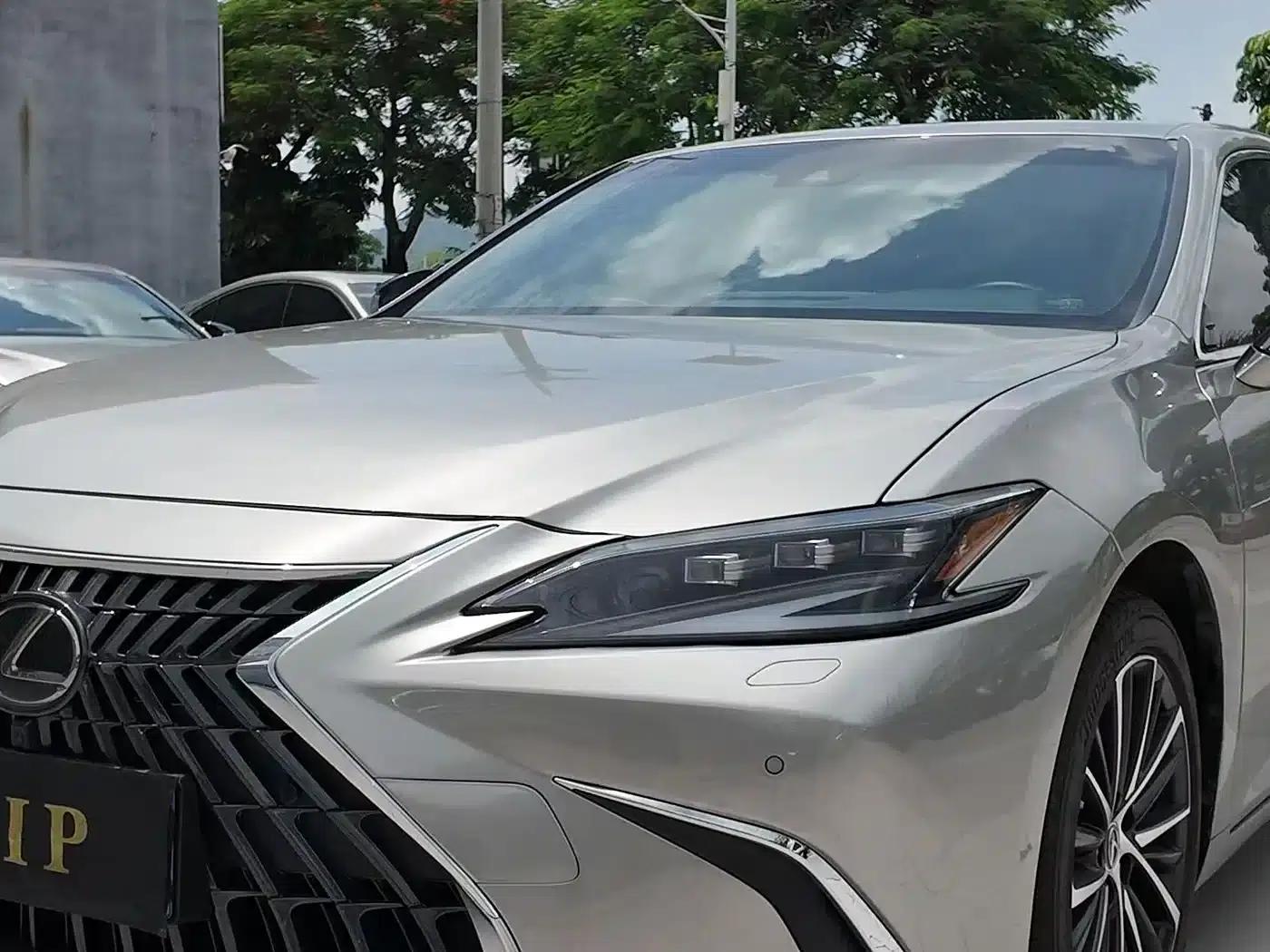 Lexus ES 2022 300h Premium Edition — миниатюра 3