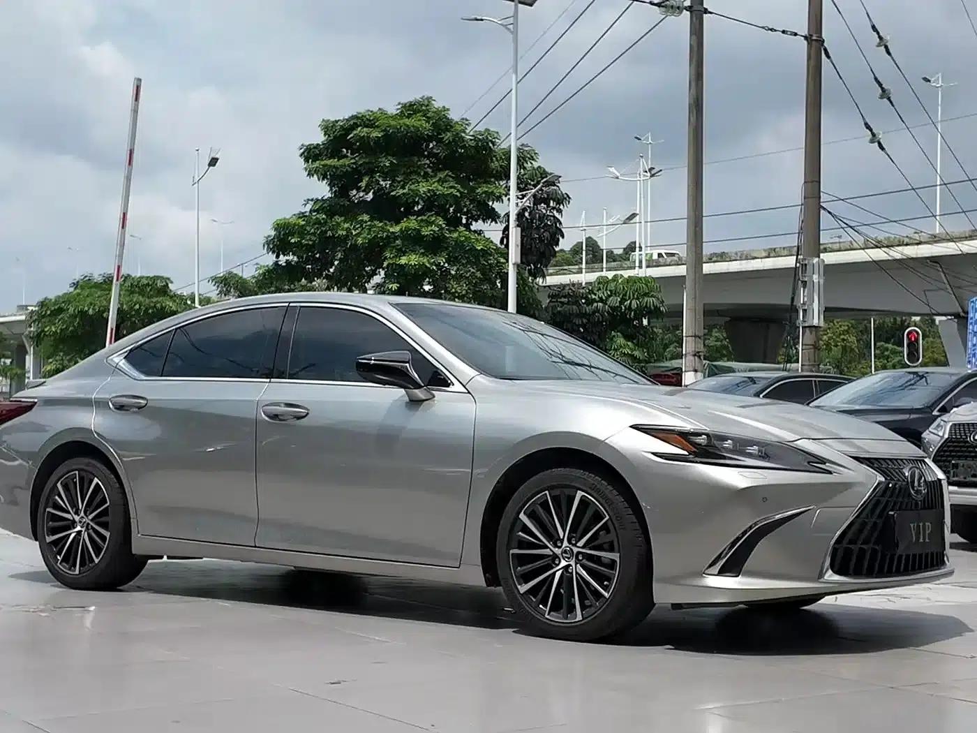 Lexus ES 2022 300h Premium Edition — миниатюра 4