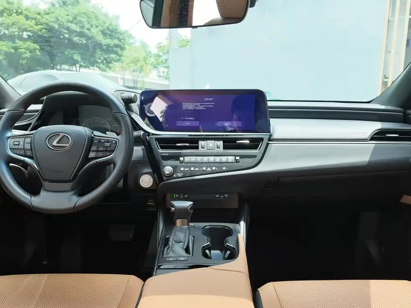 Lexus ES 2022 300h Premium Edition — миниатюра 6