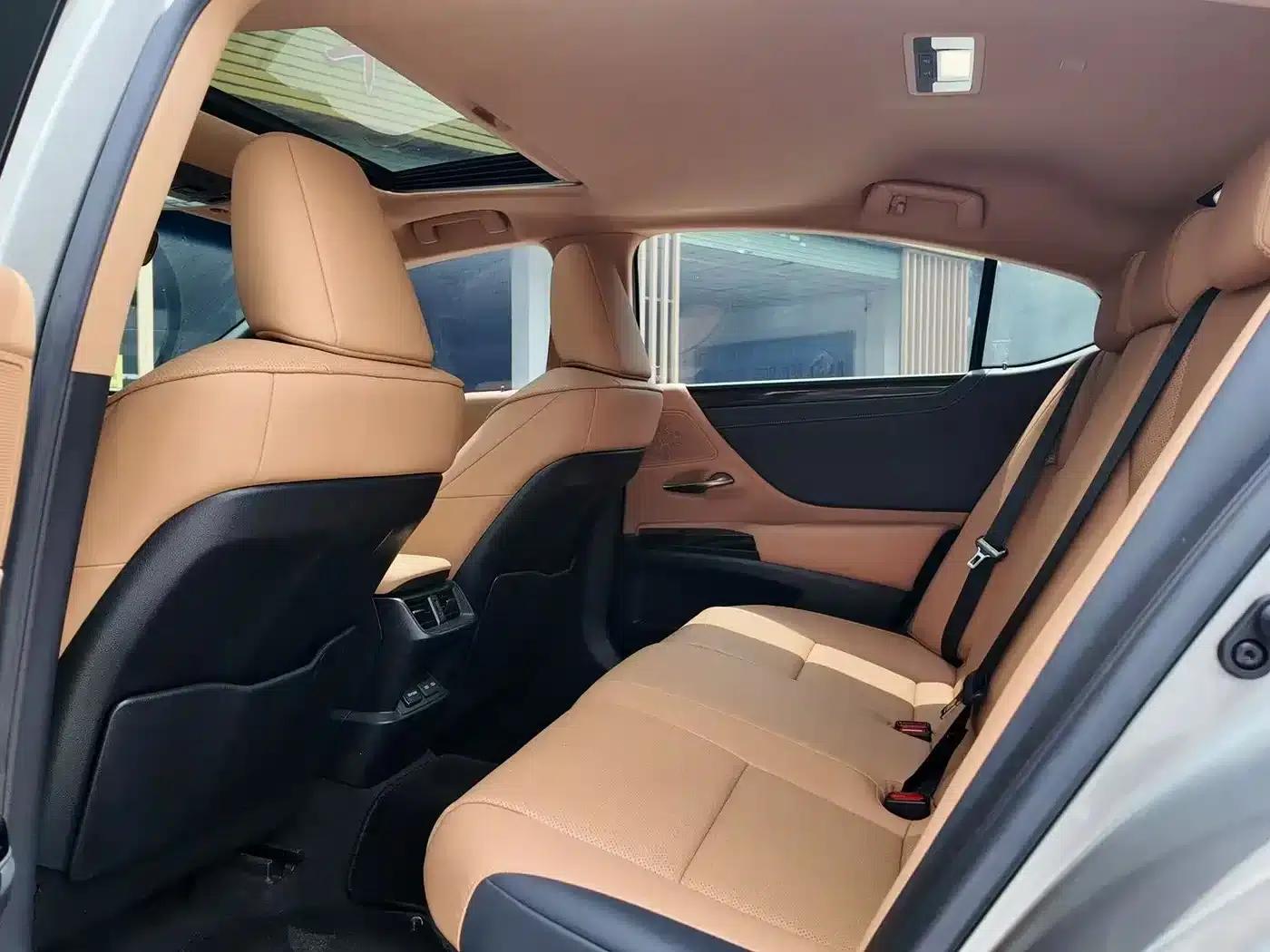 Lexus ES 2022 300h Premium Edition — миниатюра 9