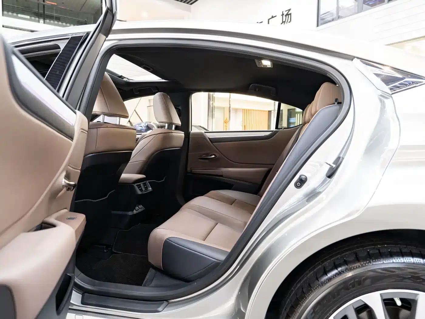 Lexus ES 2025 200 Premium Edition — миниатюра 10