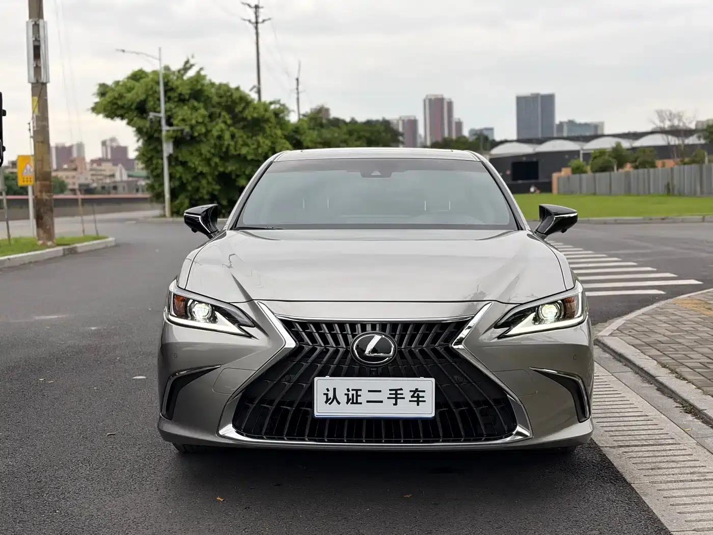 Lexus ES 2023 200 Premium Edition — миниатюра 1