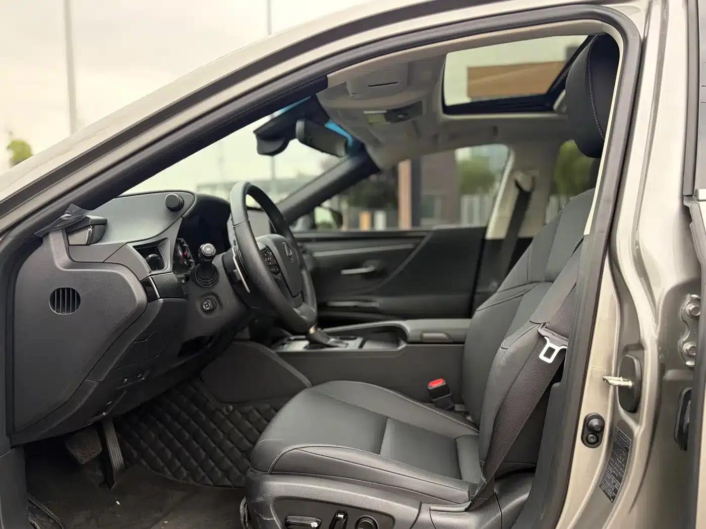 Lexus ES 2023 200 Premium Edition — миниатюра 3