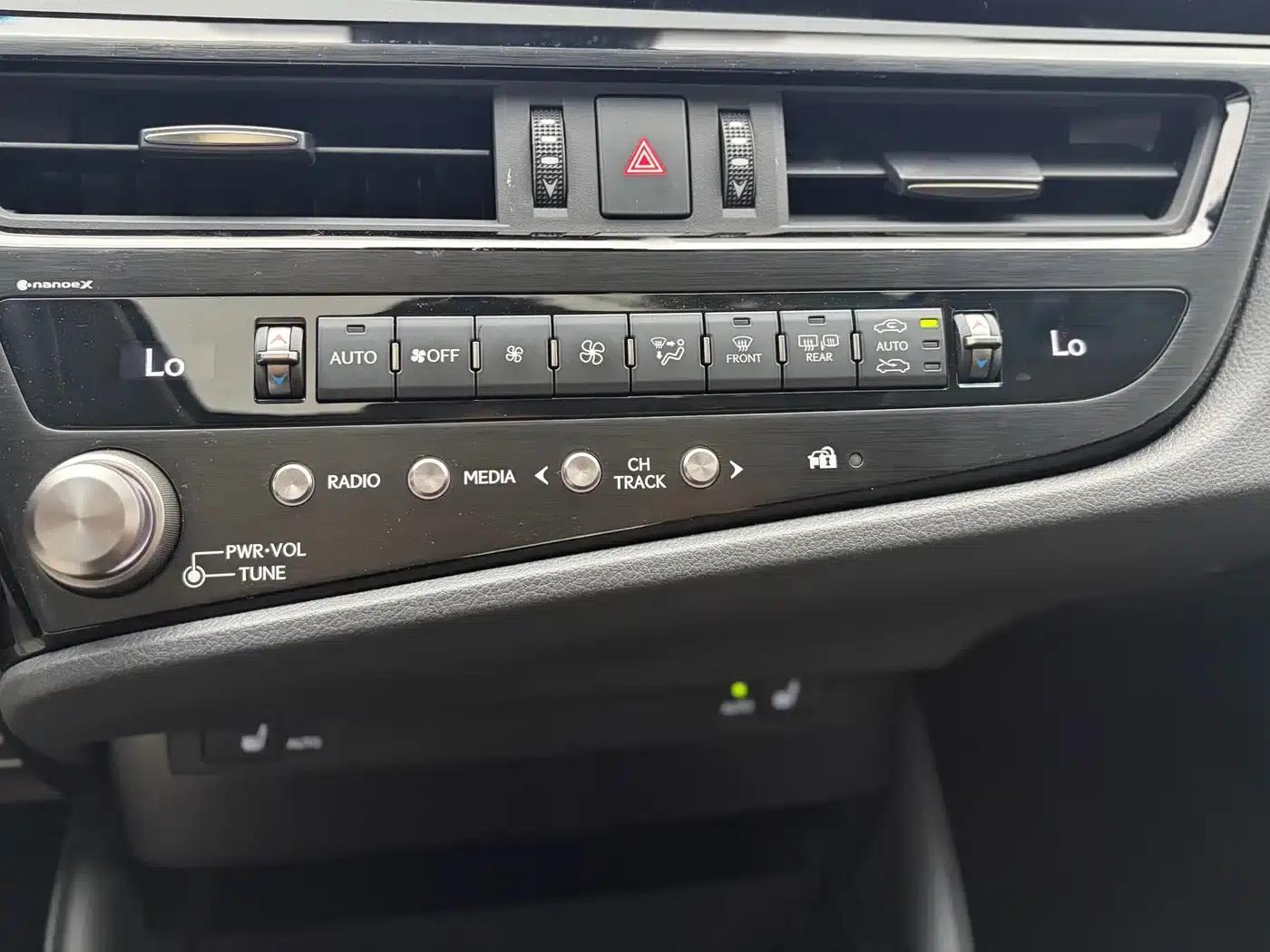 Lexus ES 2023 200 Premium Edition — миниатюра 8