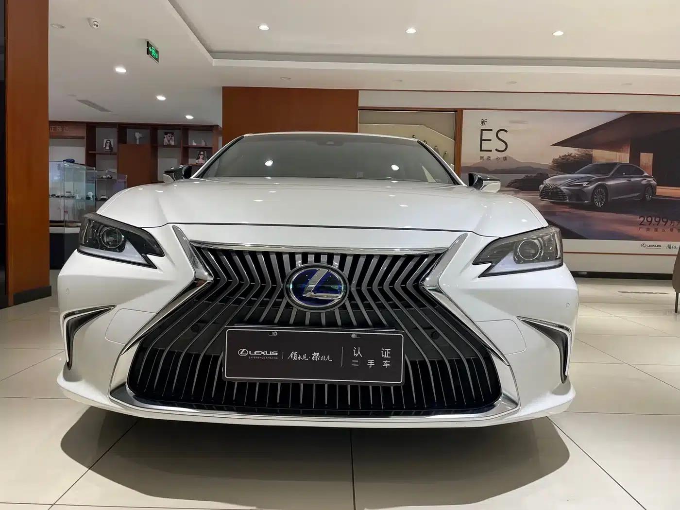 Lexus ES 2023 200 Premium Edition — миниатюра 2