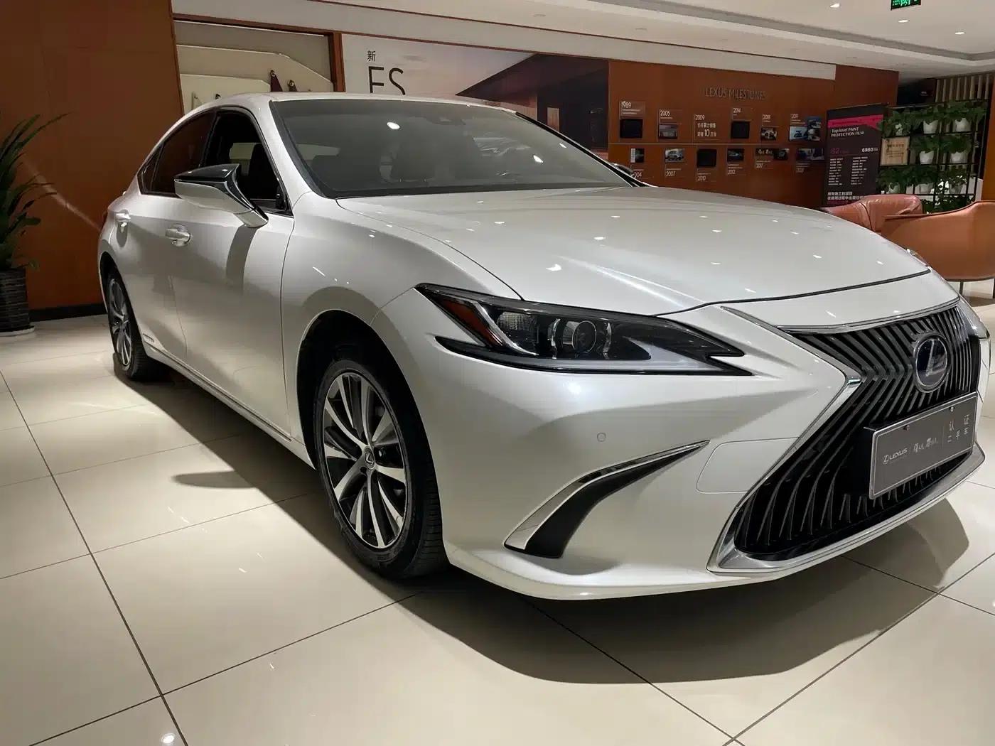 Lexus ES 2023 200 Premium Edition — миниатюра 3