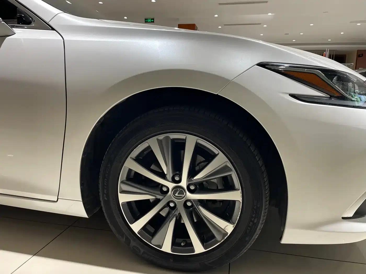 Lexus ES 2023 200 Premium Edition — миниатюра 4