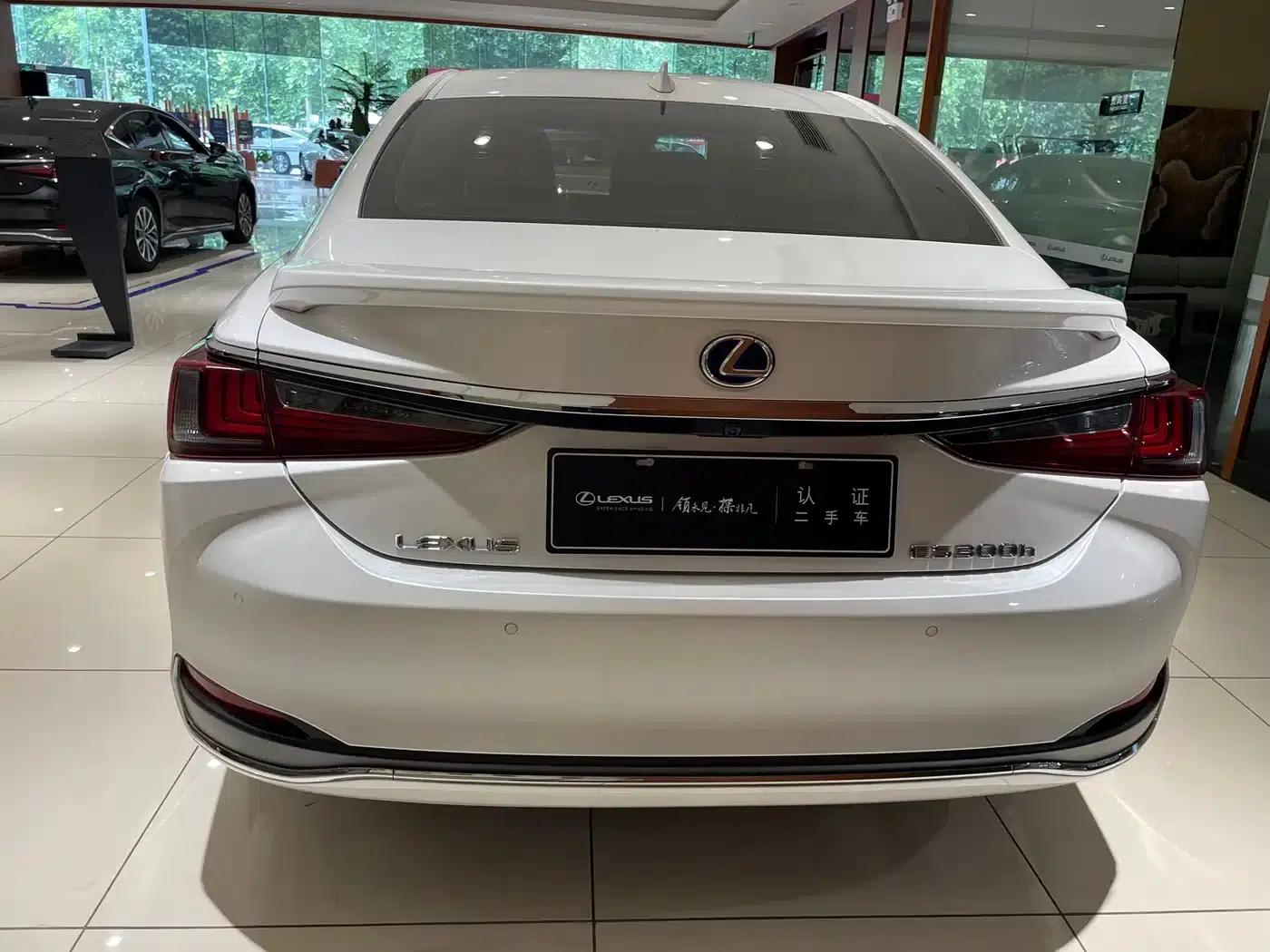 Lexus ES 2023 200 Premium Edition — миниатюра 6