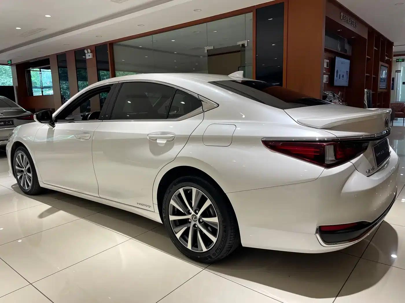 Lexus ES 2023 200 Premium Edition — миниатюра 7