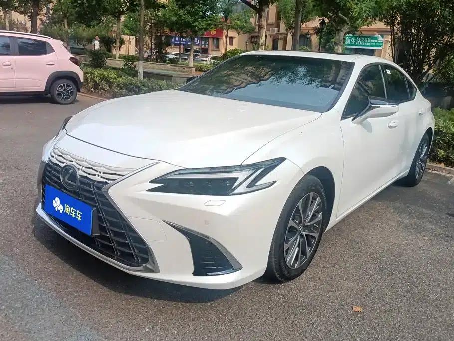 Lexus ES 2025 200 Premium Edition — миниатюра 1