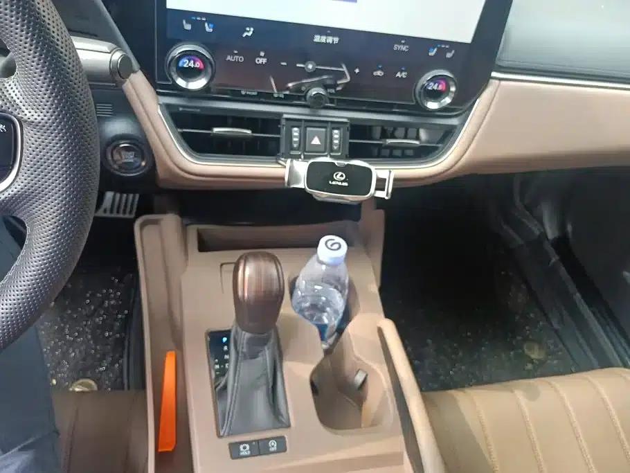 Lexus ES 2025 200 Premium Edition — миниатюра 16