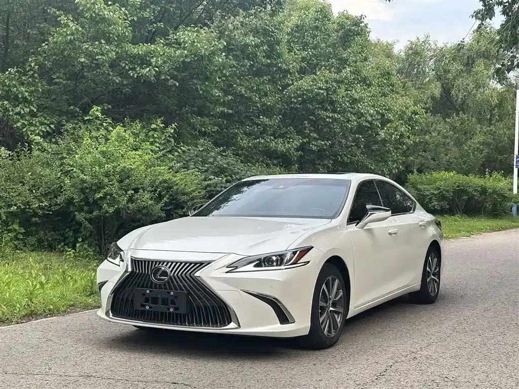 Lexus ES 2020 200 Excellence Edition — миниатюра 1