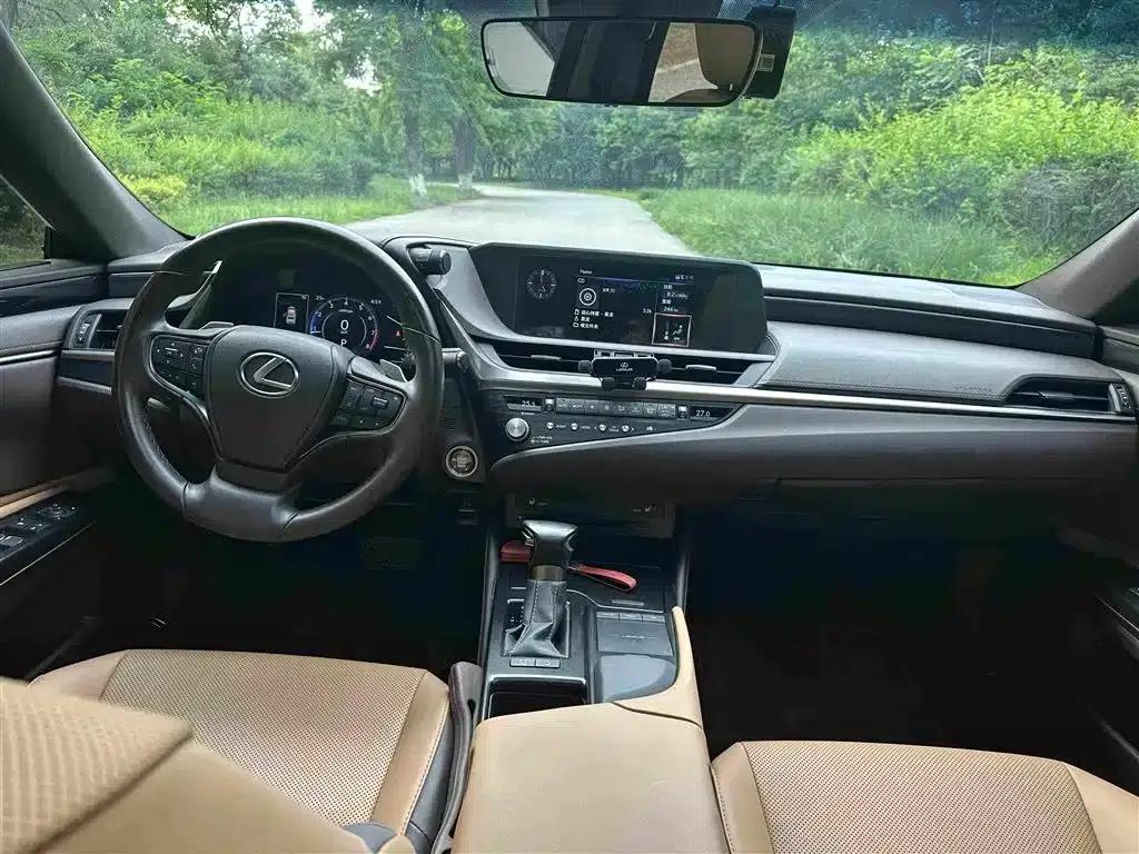 Lexus ES 2020 200 Excellence Edition — миниатюра 11