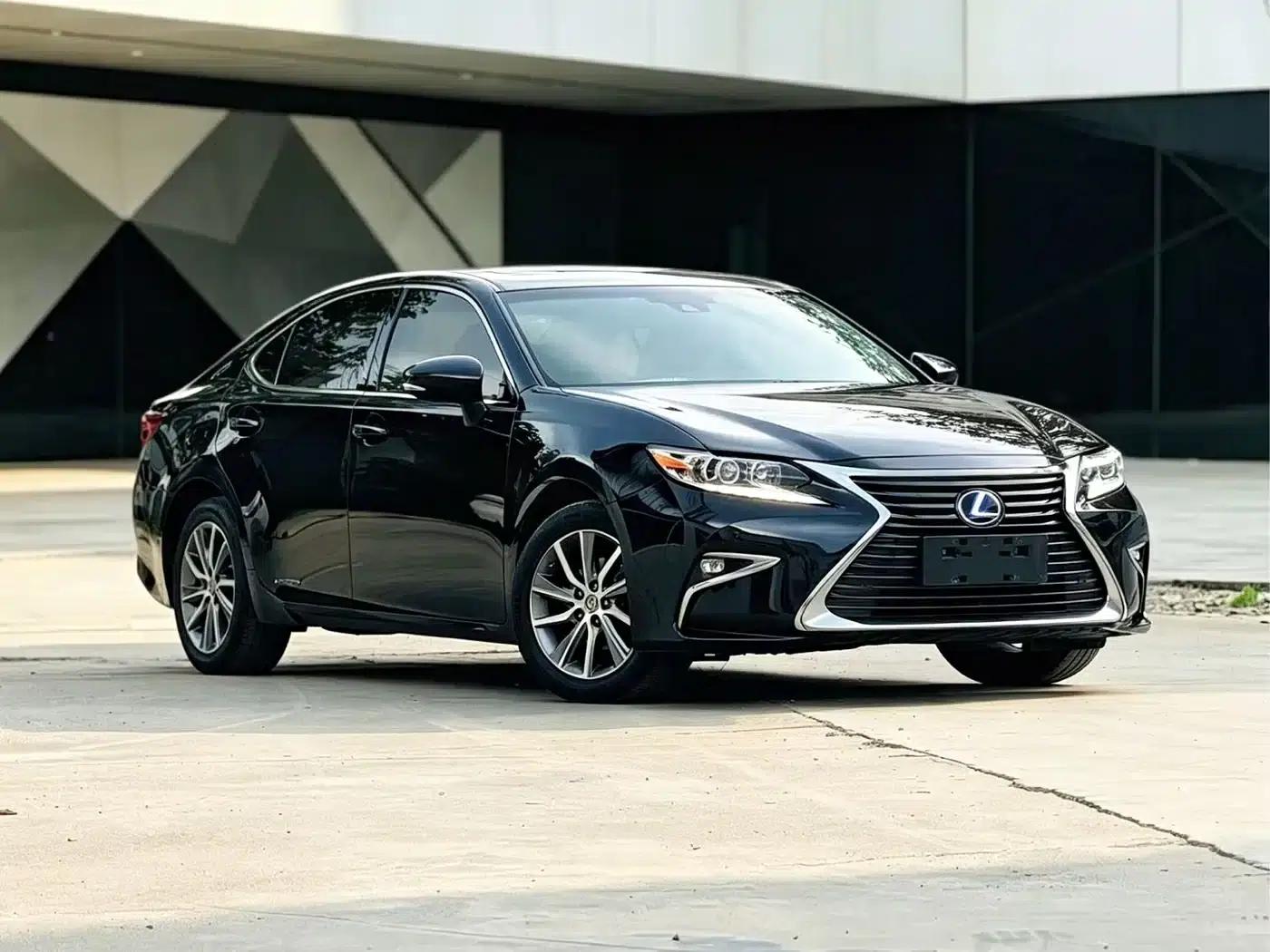 Lexus ES 2015 300h Comfort Edition — миниатюра 1
