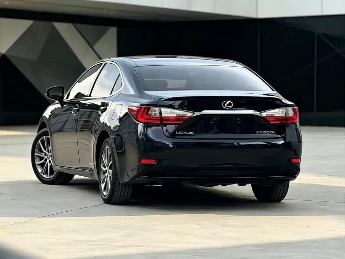 Lexus ES 2015 300h Comfort Edition — миниатюра 2