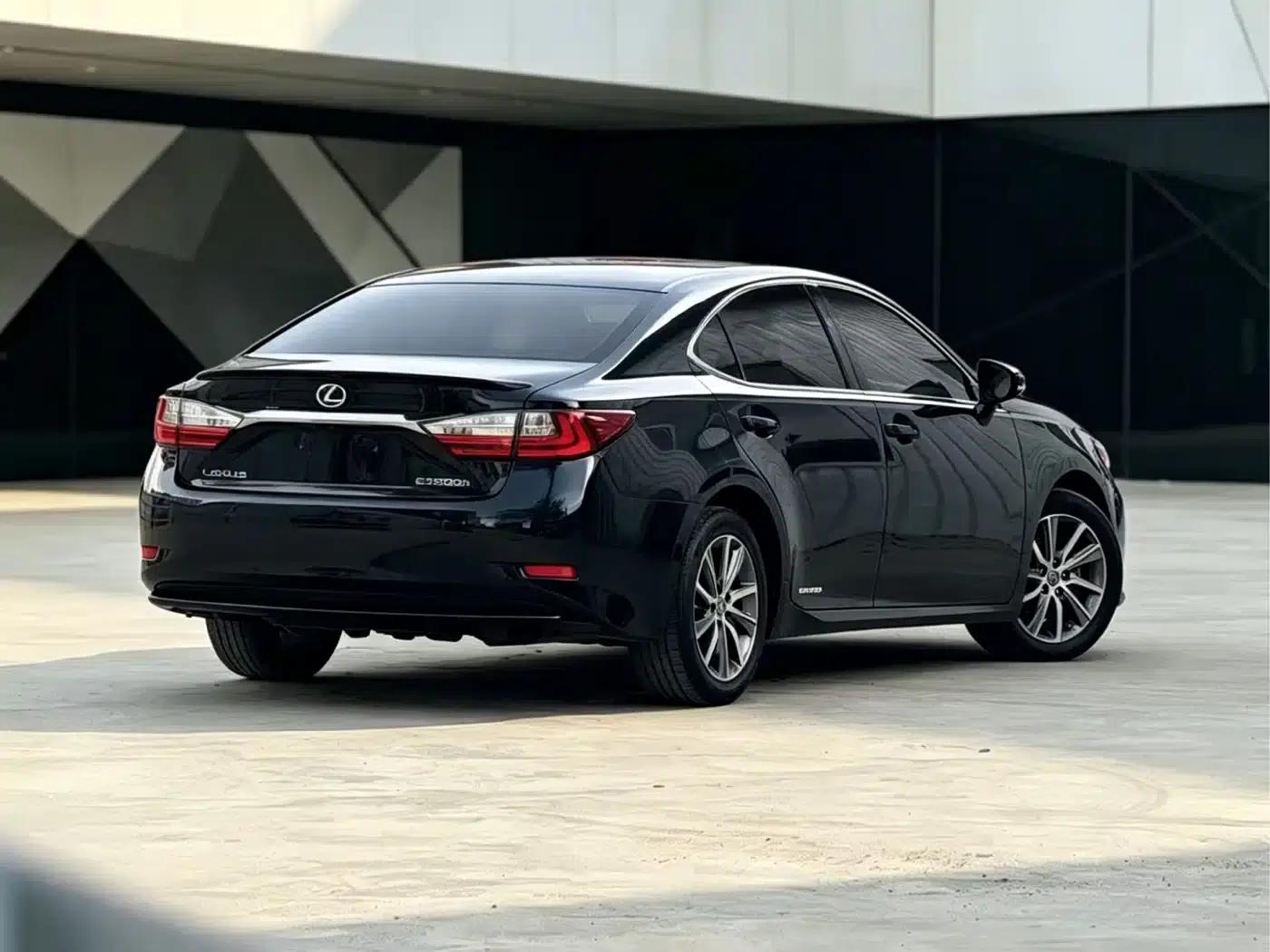 Lexus ES 2015 300h Comfort Edition — миниатюра 4