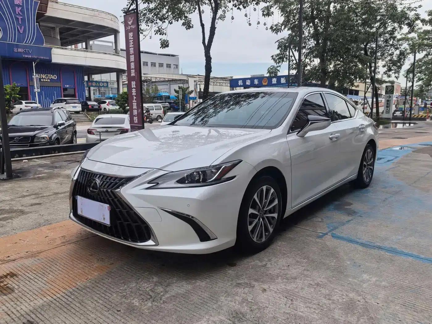 Lexus ES 2021 260 Premium Edition — миниатюра 1