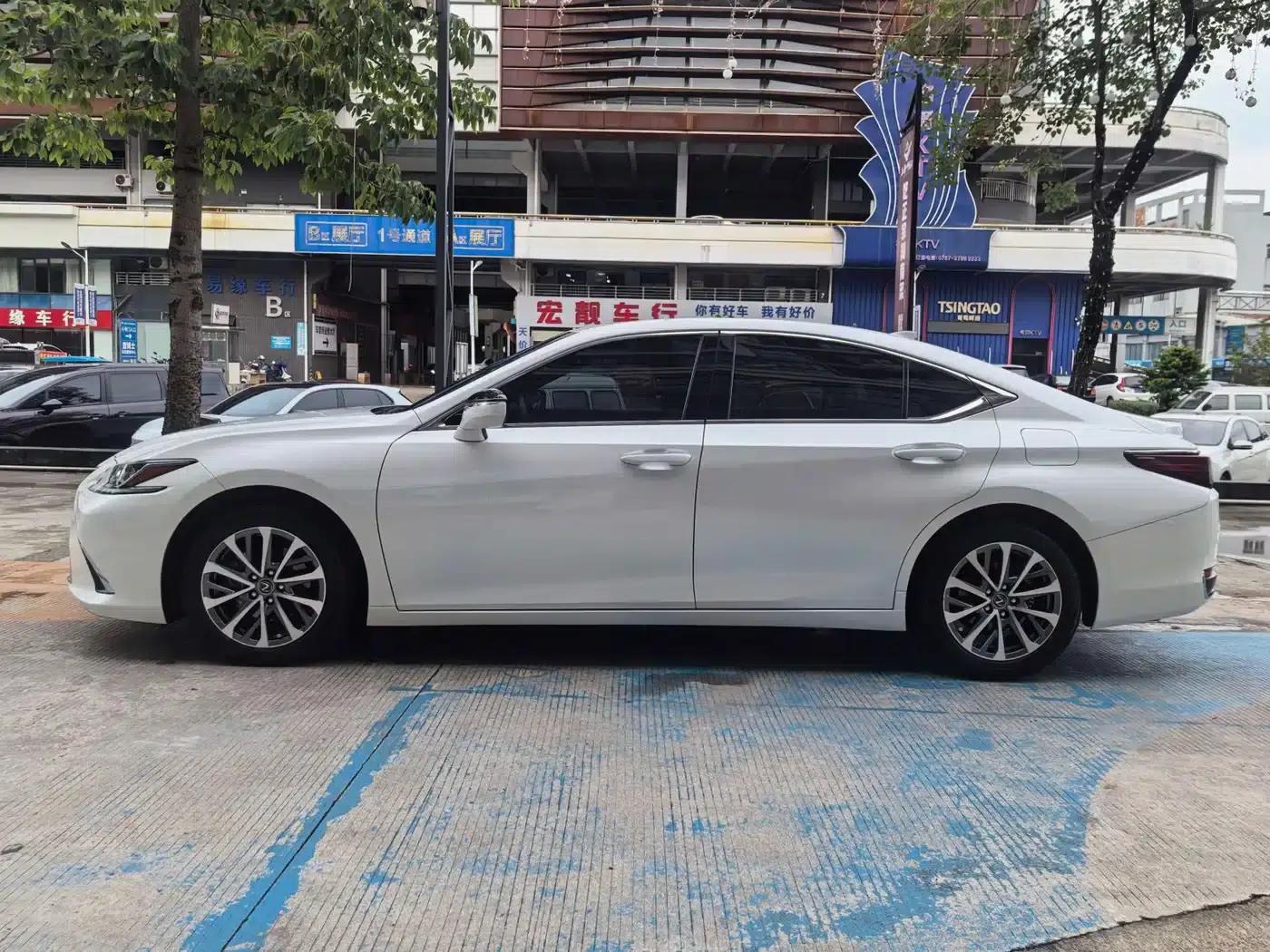 Lexus ES 2021 260 Premium Edition — миниатюра 4