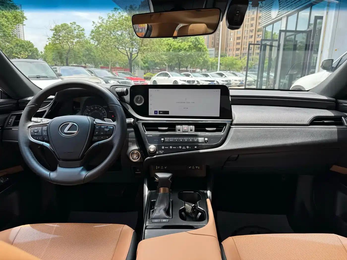 Lexus ES 2022 300h Premium Edition — миниатюра 11