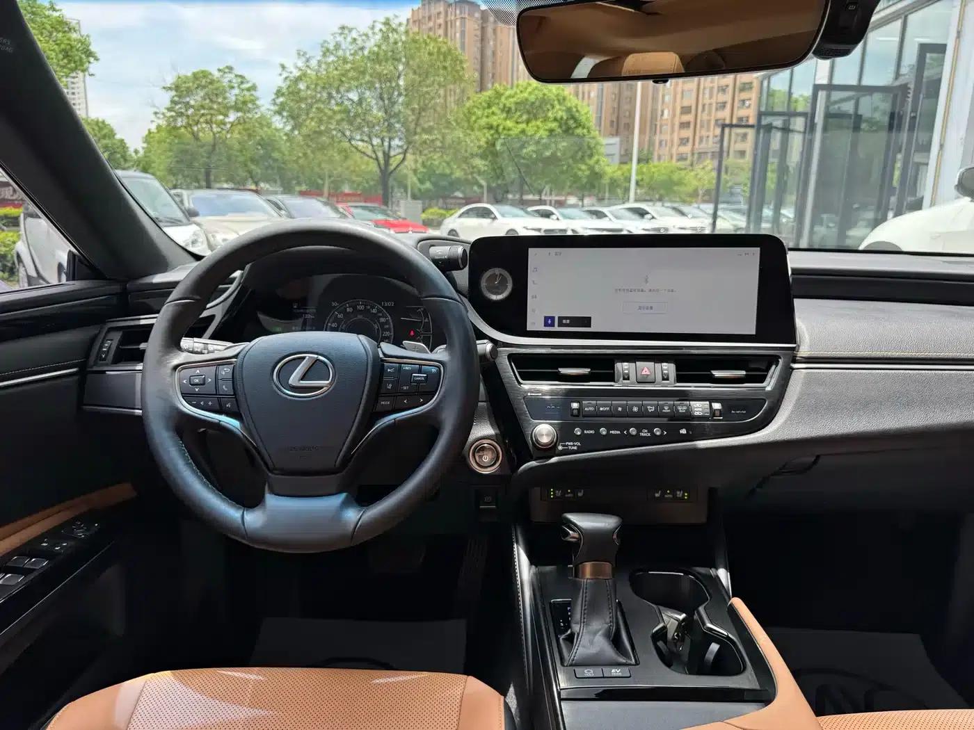 Lexus ES 2022 300h Premium Edition — миниатюра 12