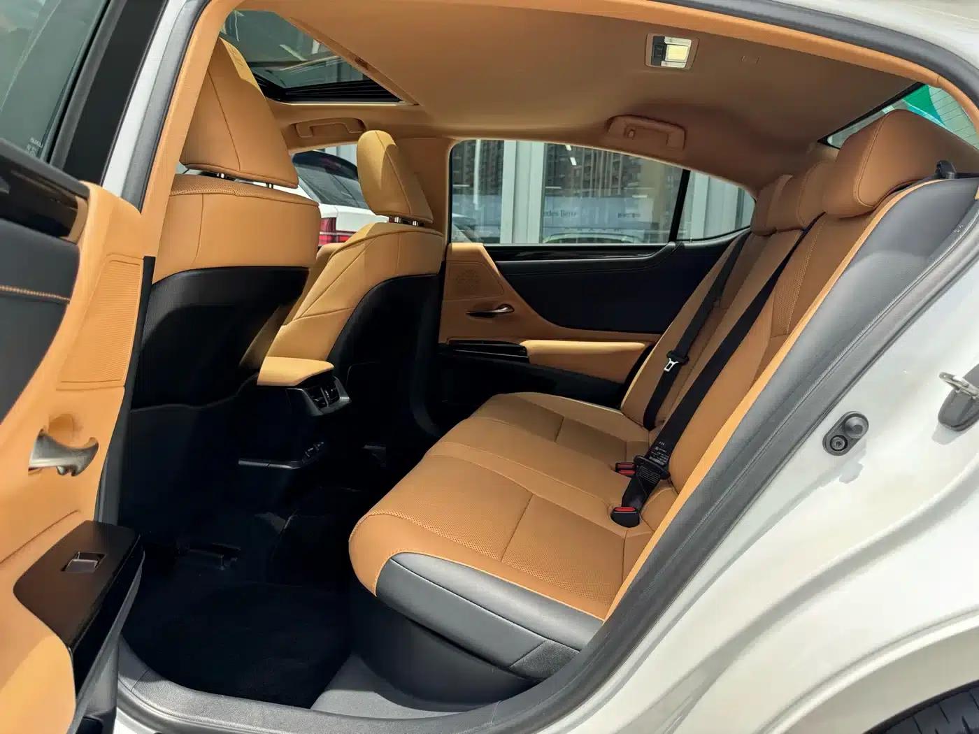 Lexus ES 2022 300h Premium Edition — миниатюра 9
