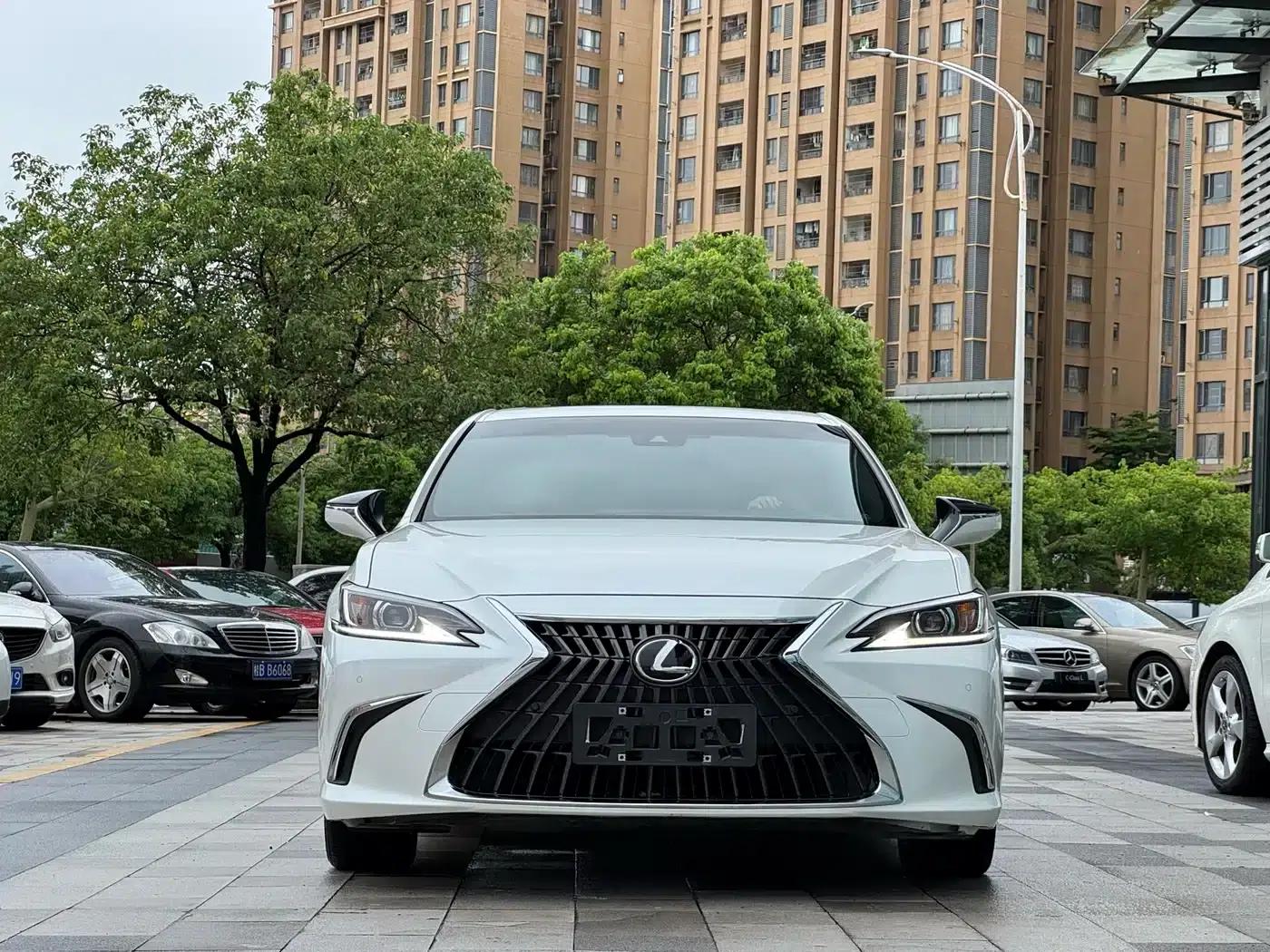 Lexus ES 2022 260 Premium Edition — миниатюра 2
