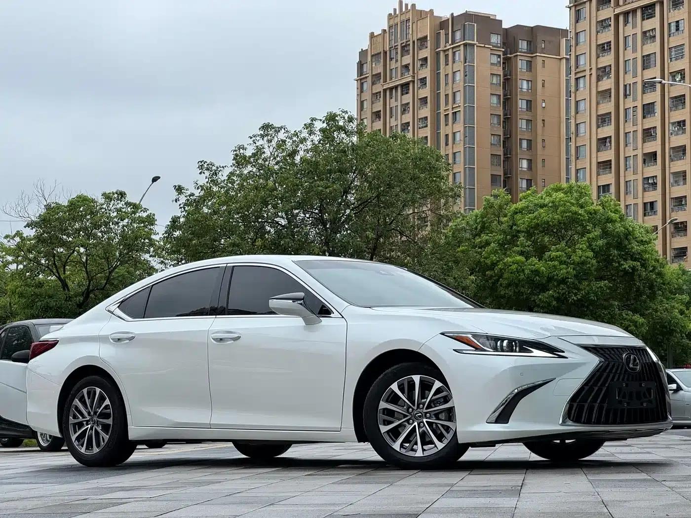 Lexus ES 2022 260 Premium Edition — миниатюра 3