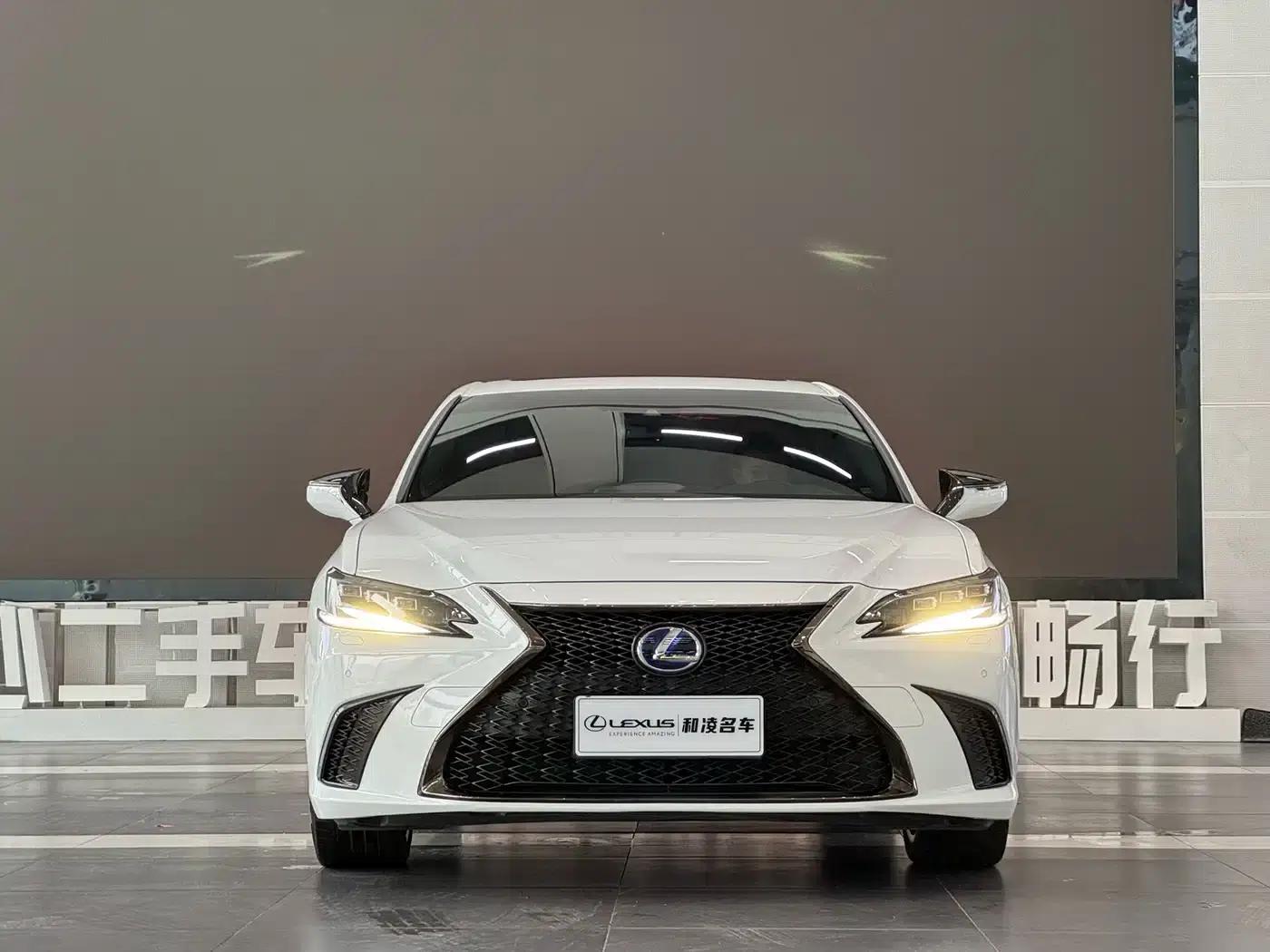 Lexus ES 2021 300h F SPORT — миниатюра 2
