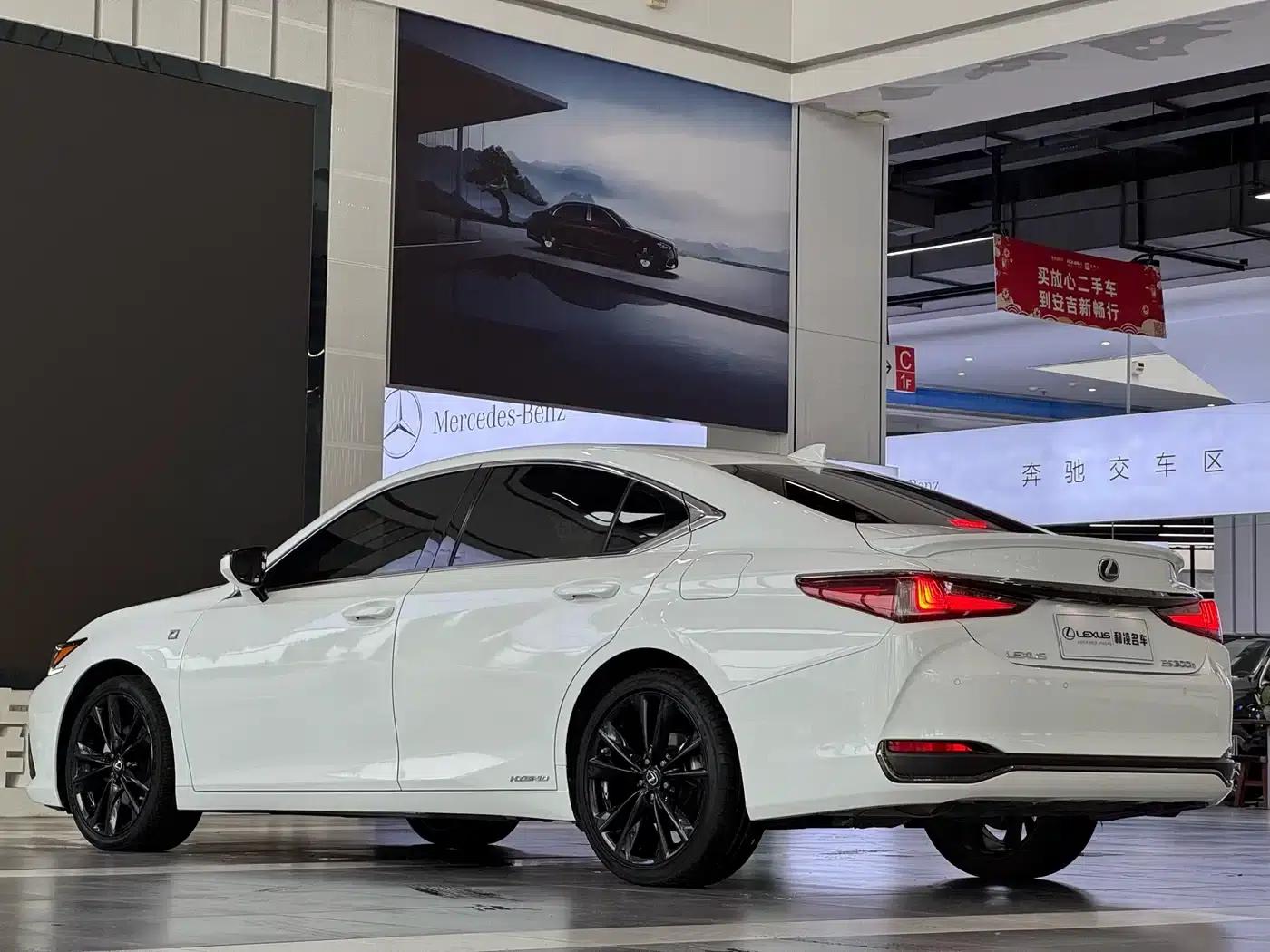 Lexus ES 2021 300h F SPORT — миниатюра 4