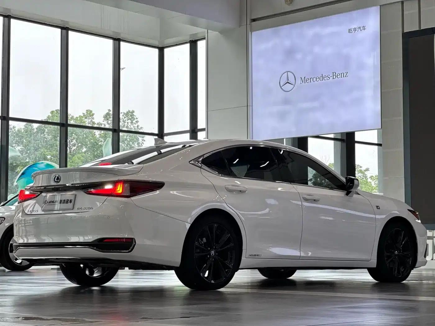 Lexus ES 2021 300h F SPORT — миниатюра 6