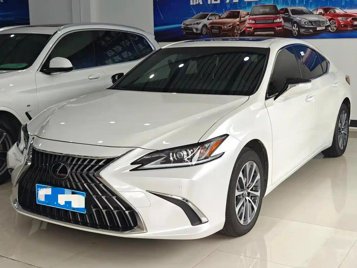 Lexus ES 2023 200 Premium Edition — миниатюра 1