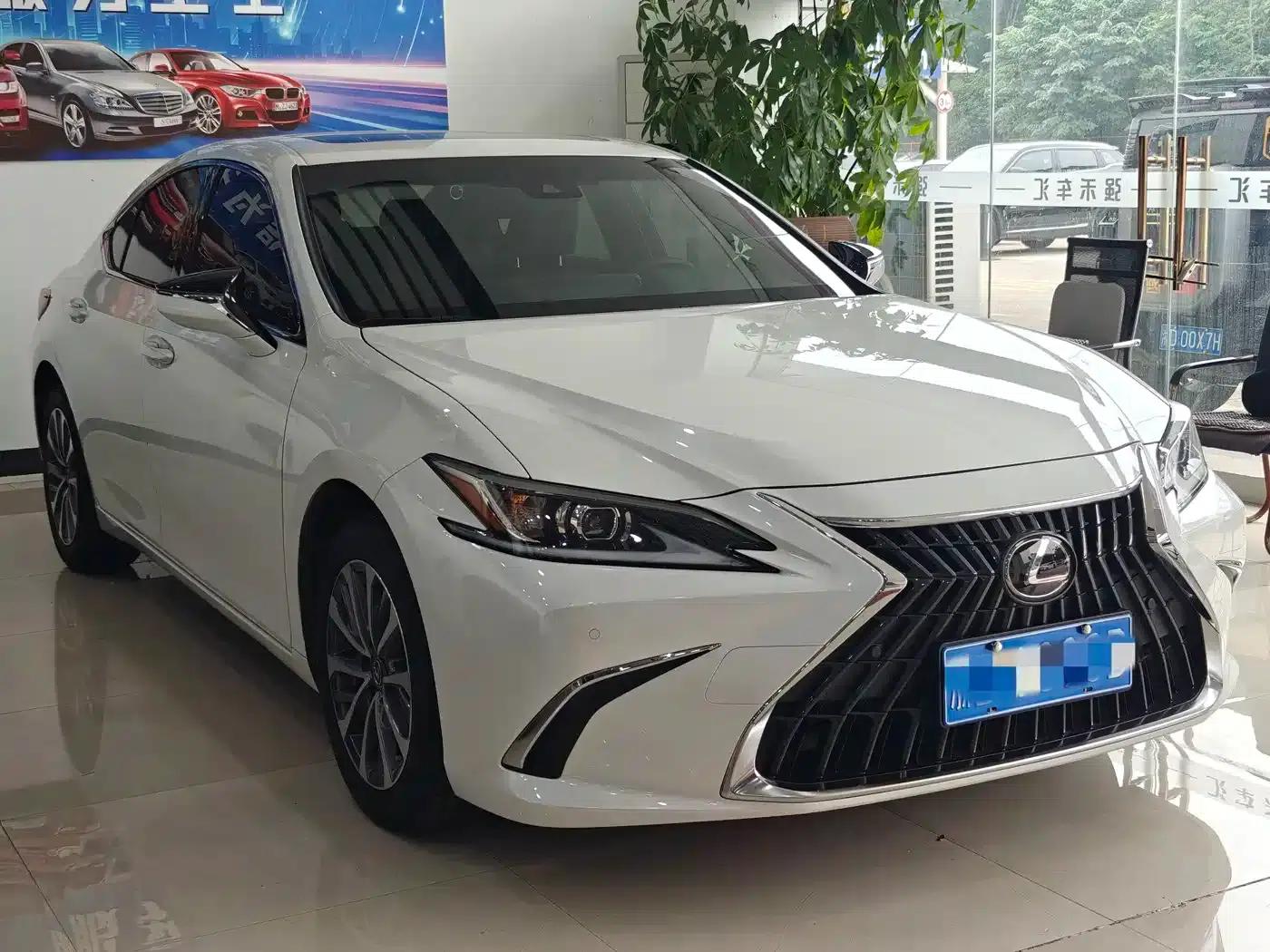 Lexus ES 2023 200 Premium Edition — миниатюра 3