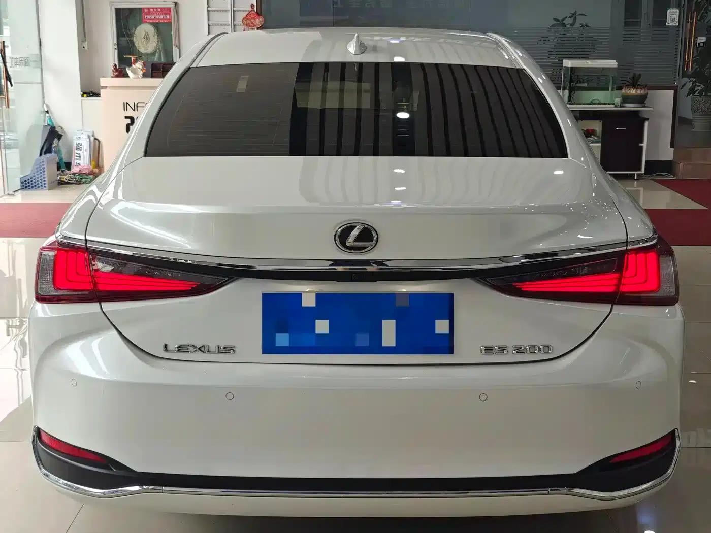 Lexus ES 2023 200 Premium Edition — миниатюра 4