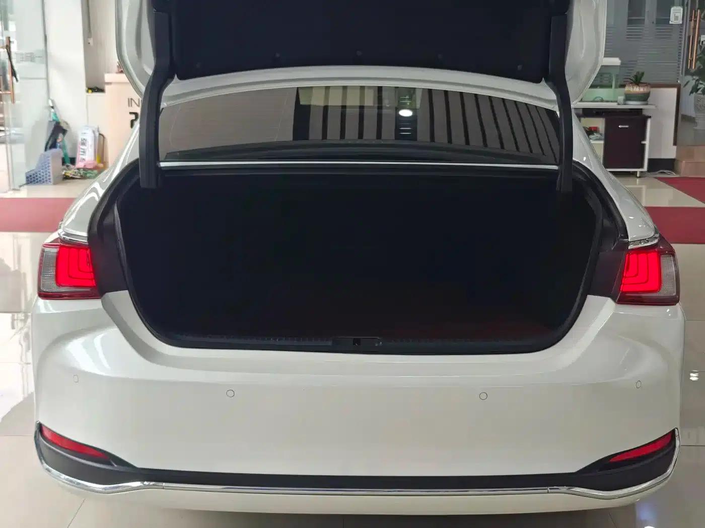 Lexus ES 2023 200 Premium Edition — миниатюра 6