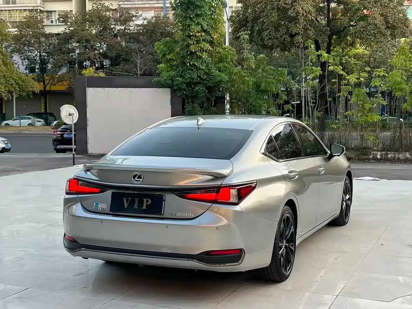 Lexus ES 2022 300h F SPORT — миниатюра 9
