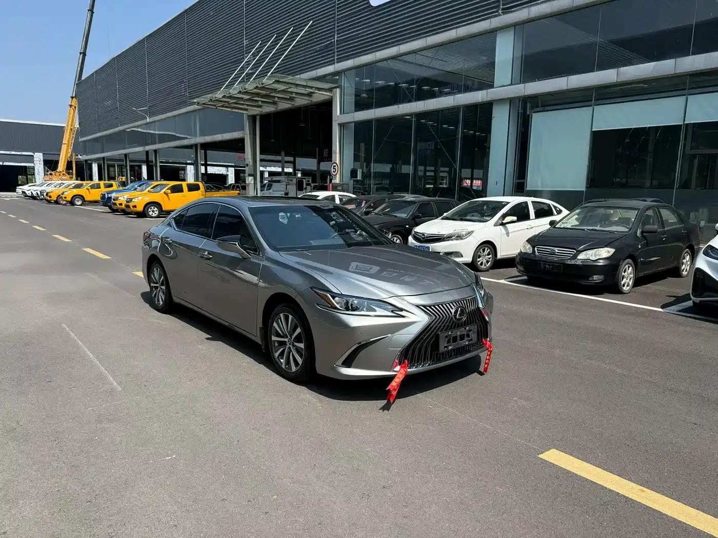 Lexus ES 2021 Model 200 Premium Edition — миниатюра 3