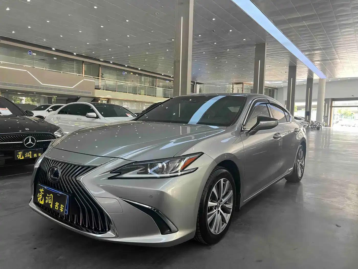 Lexus ES 2020 300h Premium Edition — миниатюра 1