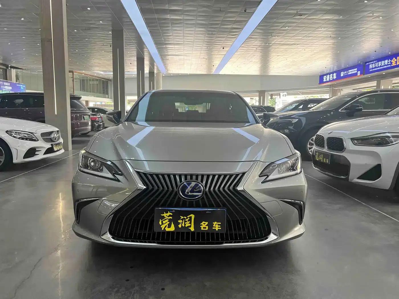 Lexus ES 2020 300h Premium Edition — миниатюра 2