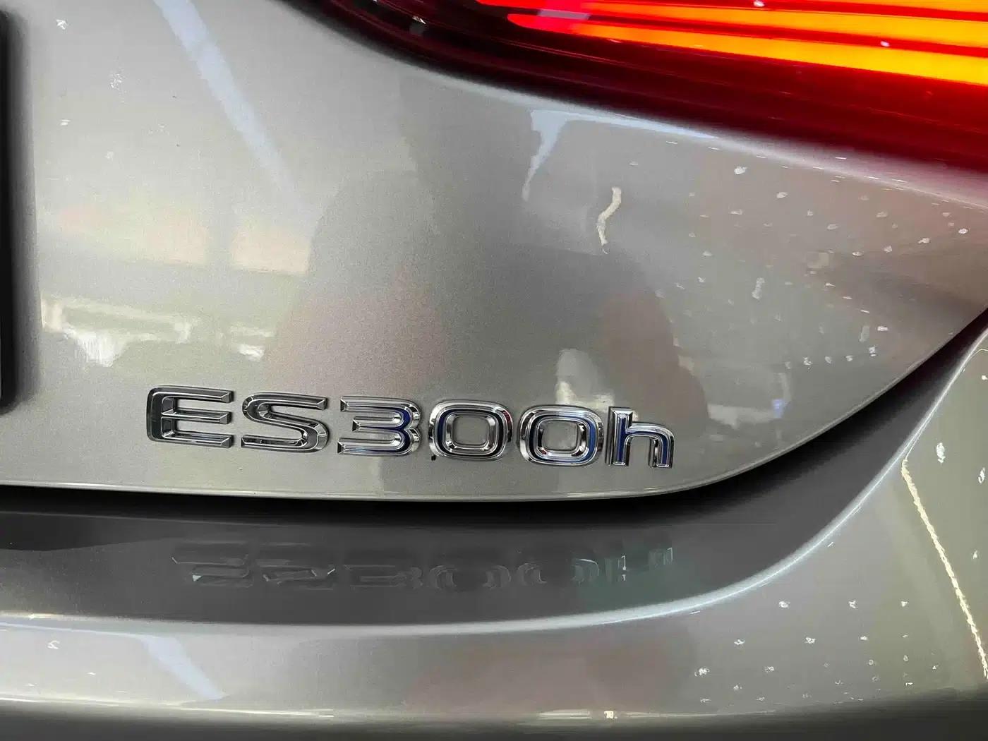 Lexus ES 2020 300h Premium Edition — миниатюра 16
