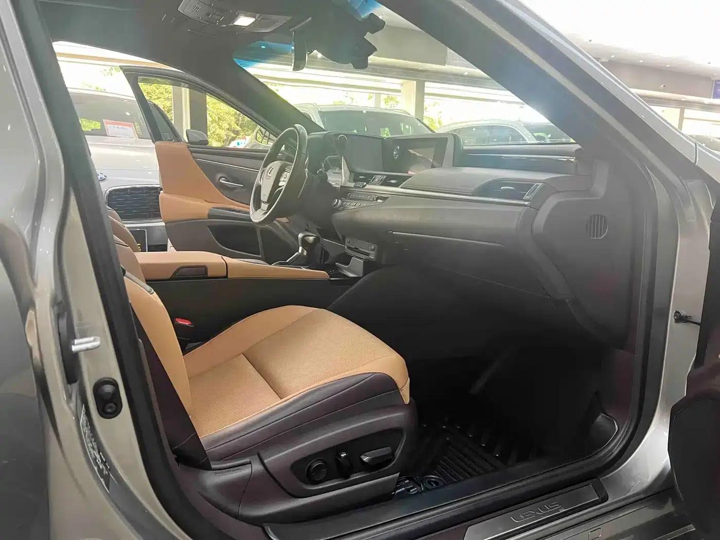 Lexus ES 2020 300h Premium Edition — миниатюра 6